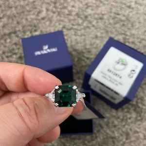 Swarovski green emerald ring